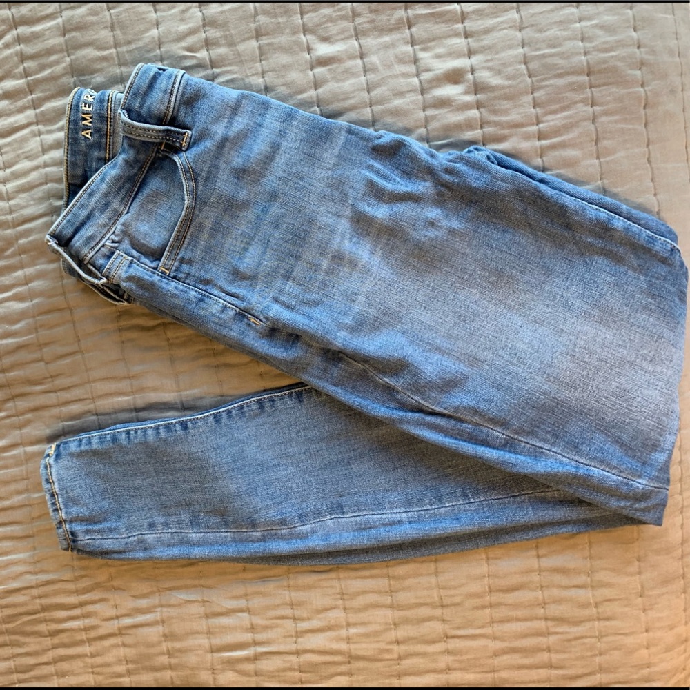 American Eagle Skinny Jeans- Hi-Rise light wash